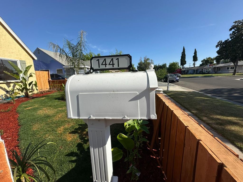 Image 3 of property listing at 1441 N Calaveras Street, Fresno, CA 93728
