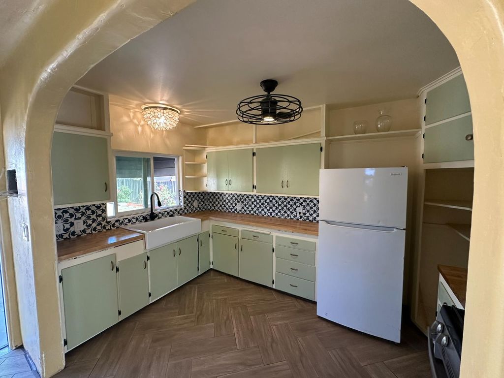 Image 9 of property listing at 1441 N Calaveras Street, Fresno, CA 93728