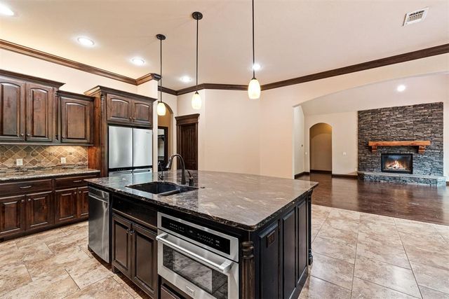 4160 Newburg Drive, Choctaw, OK 73020