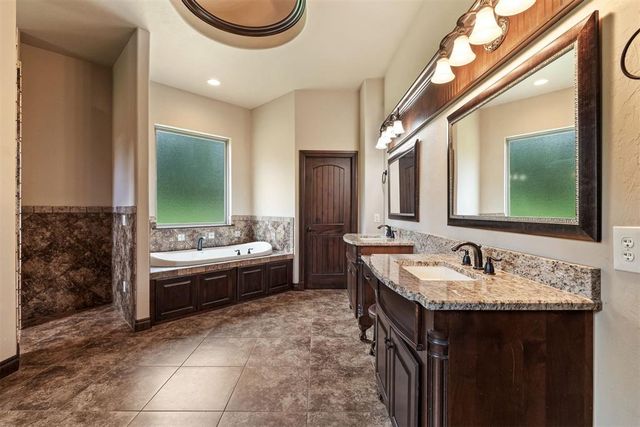 4160 Newburg Drive, Choctaw, OK 73020