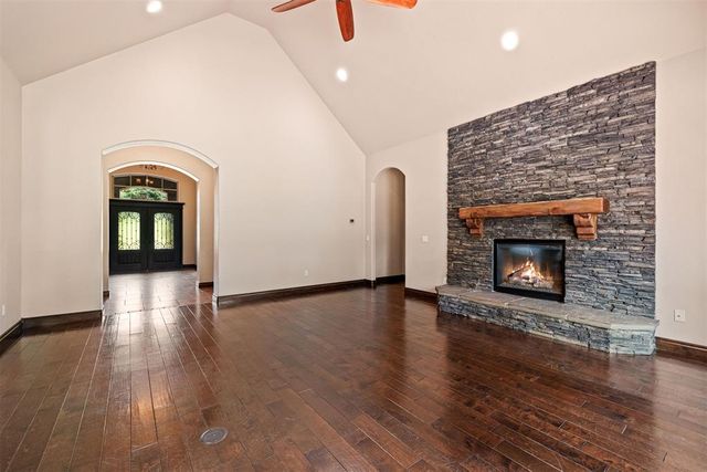 4160 Newburg Drive, Choctaw, OK 73020