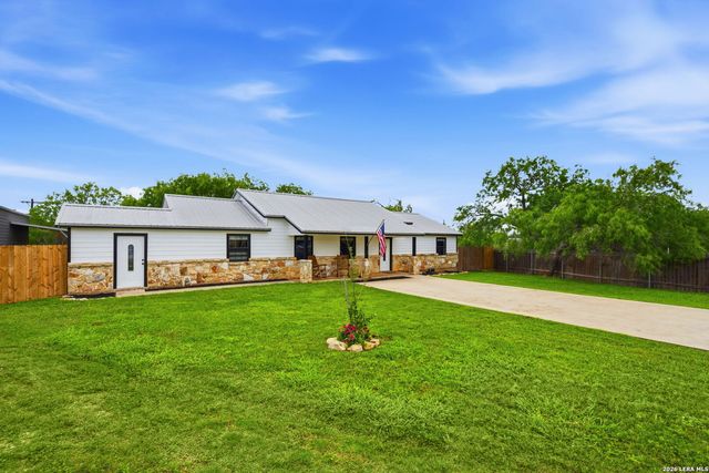 202 BRYAN DR, Jourdanton, TX 78026