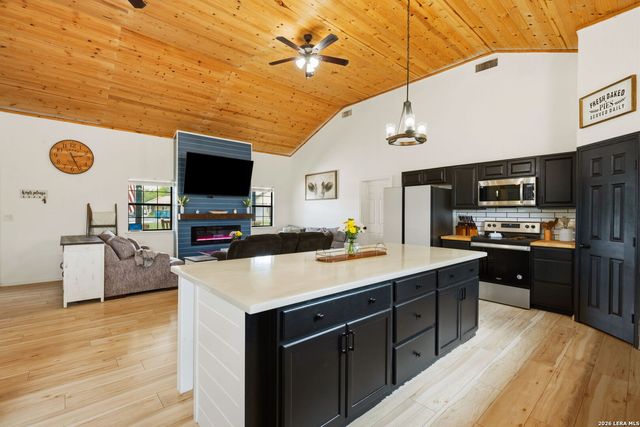 202 BRYAN DR, Jourdanton, TX 78026