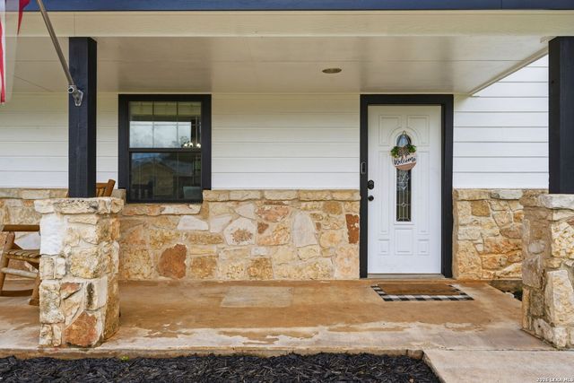 202 BRYAN DR, Jourdanton, TX 78026
