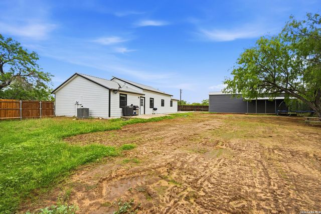 202 BRYAN DR, Jourdanton, TX 78026