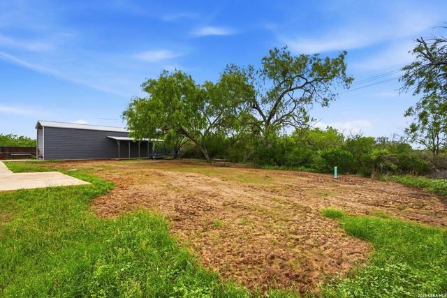 202 BRYAN DR, Jourdanton, TX 78026