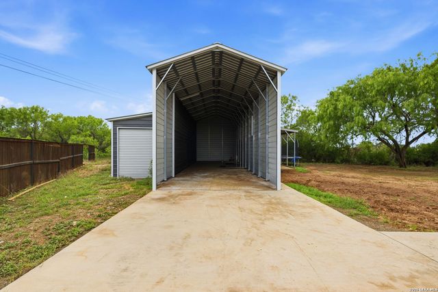 202 BRYAN DR, Jourdanton, TX 78026
