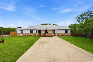 202 BRYAN DR, Jourdanton, TX 78026