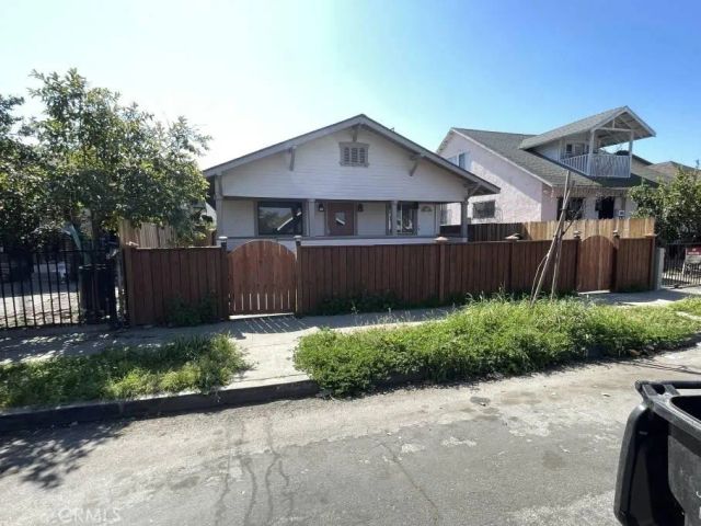 1346 E 43rd Pl, Los Angeles, CA 90011