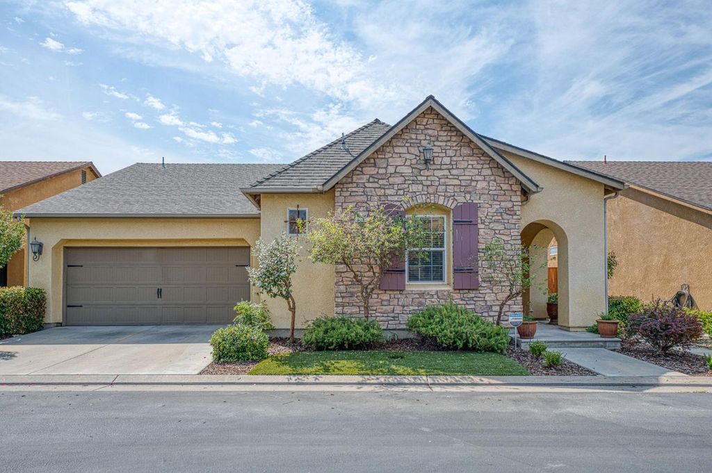 Image 1 of property listing at 3748 Salem Lane, Clovis, CA 93619