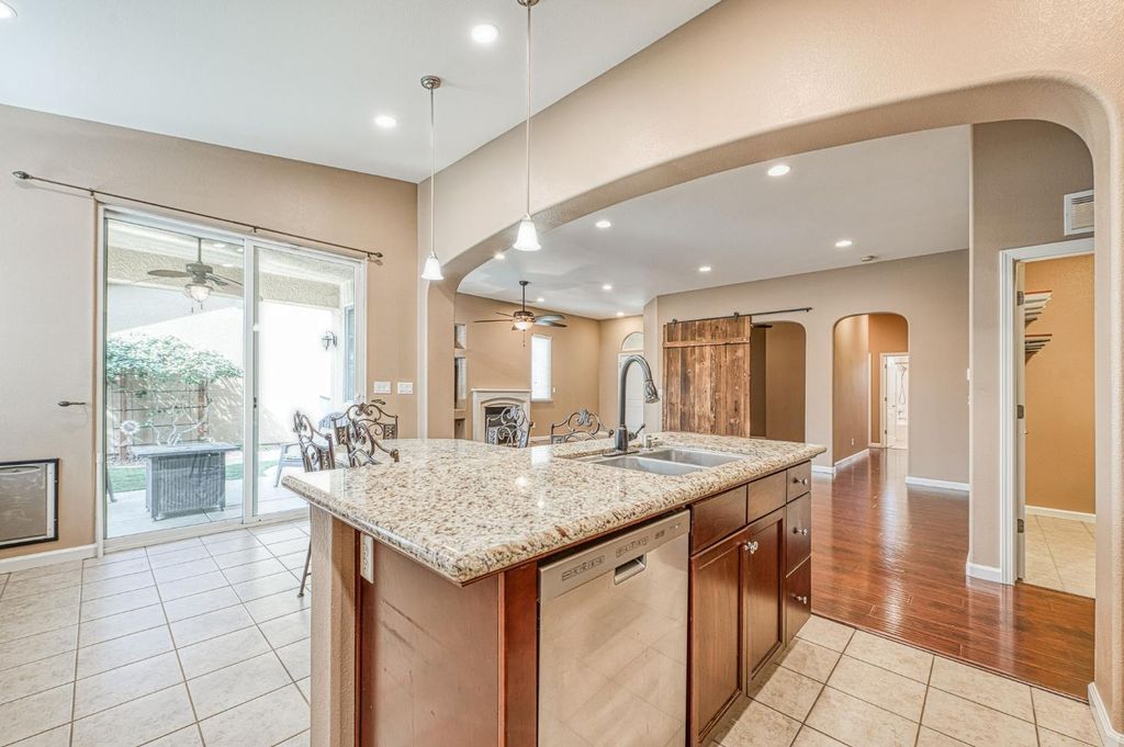 Image 10 of property listing at 3748 Salem Lane, Clovis, CA 93619