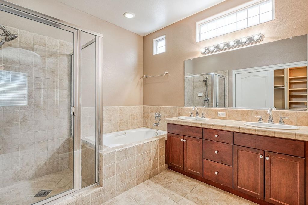 Image 13 of property listing at 3748 Salem Lane, Clovis, CA 93619