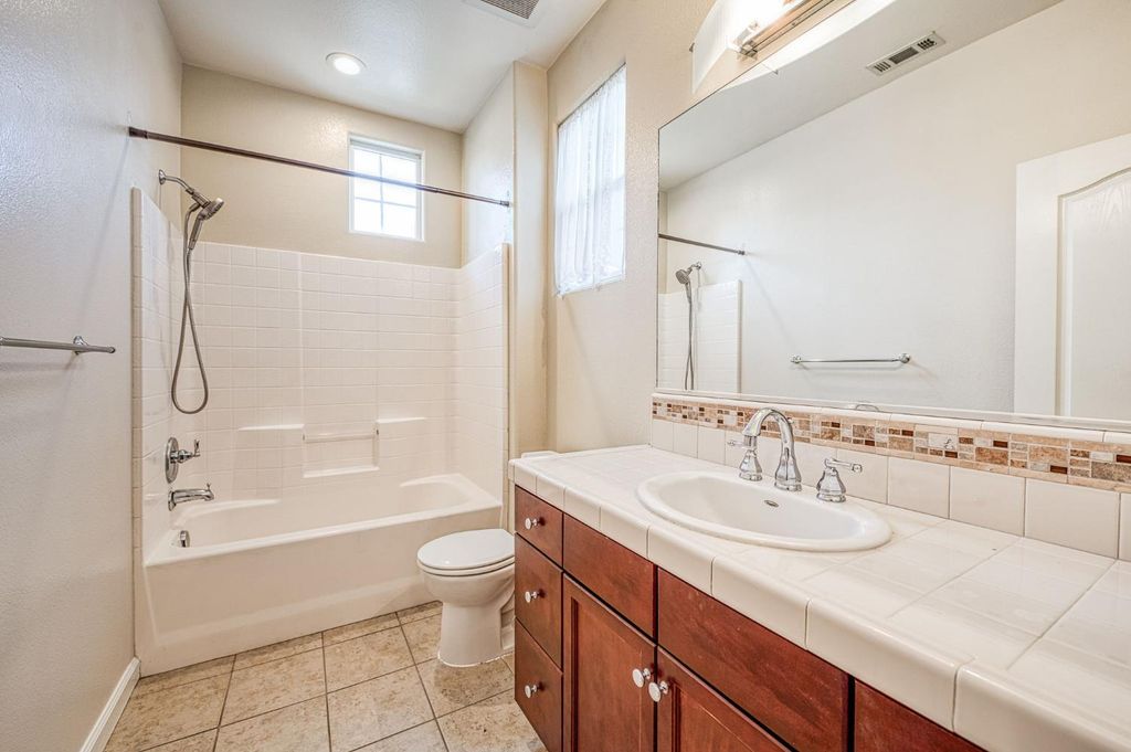 Image 16 of property listing at 3748 Salem Lane, Clovis, CA 93619