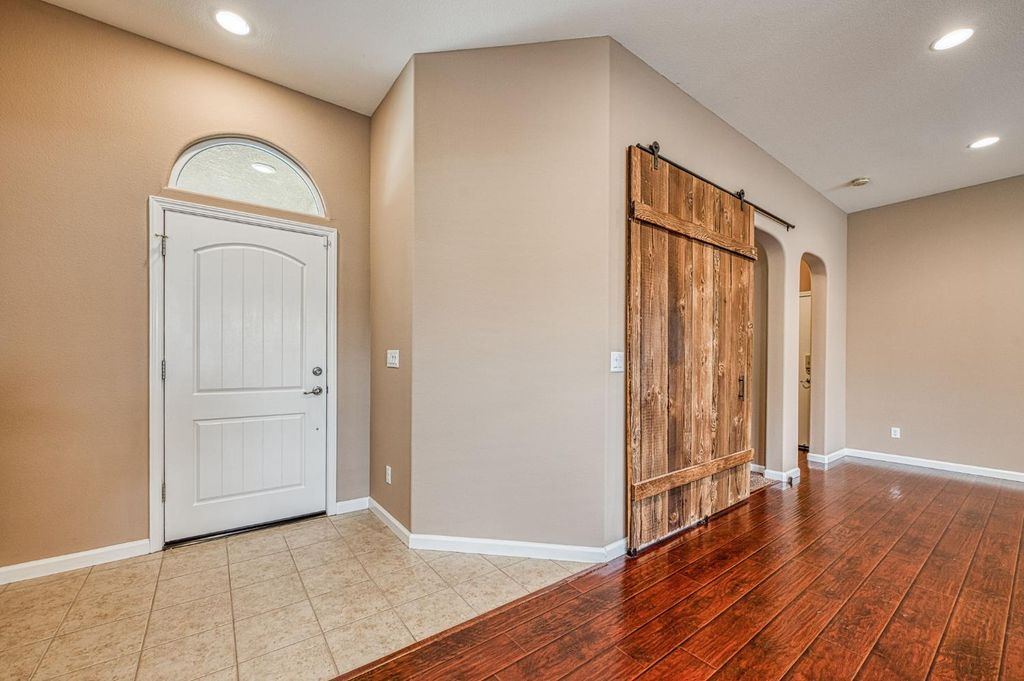 Image 3 of property listing at 3748 Salem Lane, Clovis, CA 93619