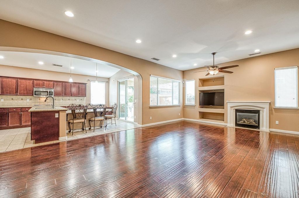 Image 7 of property listing at 3748 Salem Lane, Clovis, CA 93619