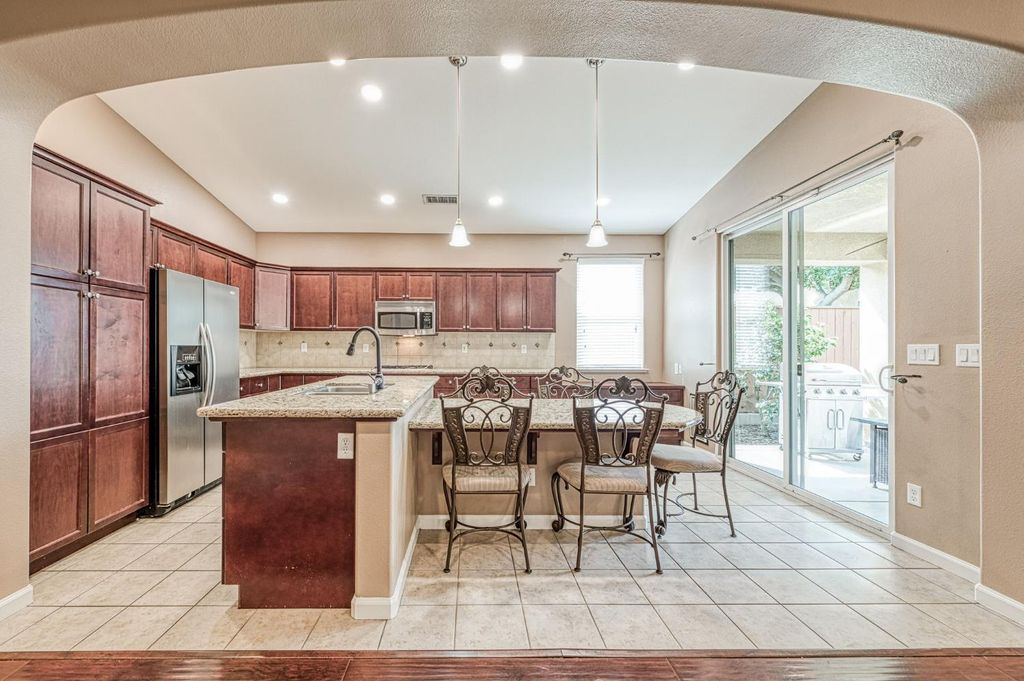 Image 8 of property listing at 3748 Salem Lane, Clovis, CA 93619