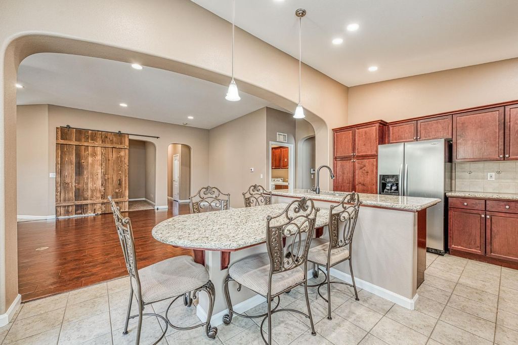 Image 9 of property listing at 3748 Salem Lane, Clovis, CA 93619