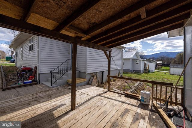 514 LURAY AVE, Luray, VA 22835