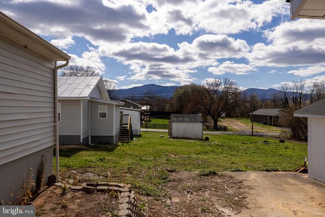 514 LURAY AVE, Luray, VA 22835