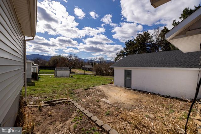 514 LURAY AVE, Luray, VA 22835