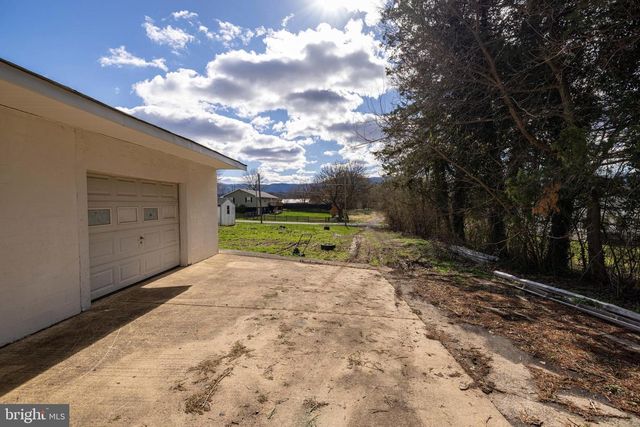 514 LURAY AVE, Luray, VA 22835