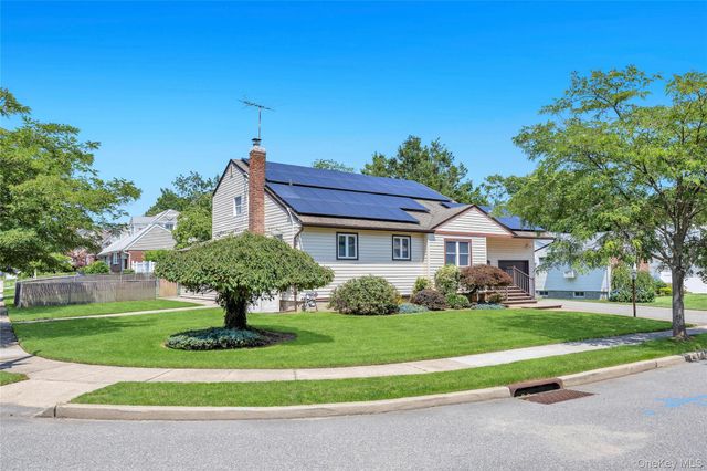 35 Jerold Street, Plainview, NY 11803