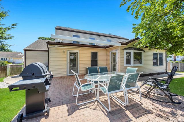 35 Jerold Street, Plainview, NY 11803