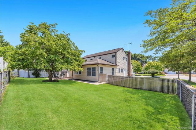 35 Jerold Street, Plainview, NY 11803