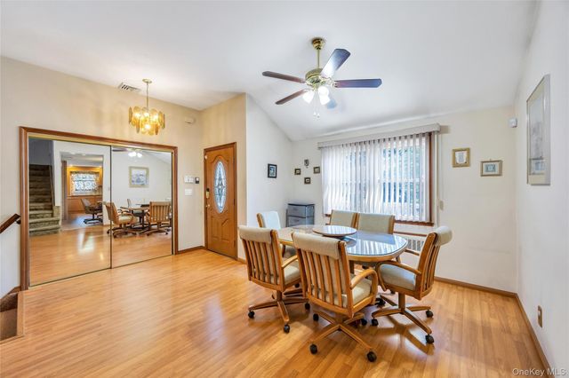 35 Jerold Street, Plainview, NY 11803