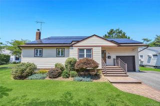 35 Jerold Street, Plainview, NY 11803