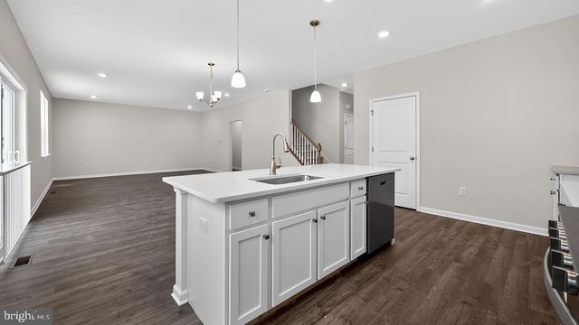 453 BELLEVUE AVE, Hammonton, NJ 08037
