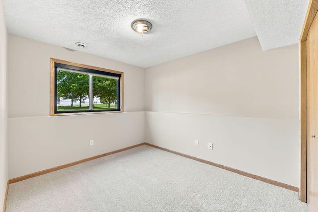 805 Daniel Drive, Belle Plaine, MN 56011