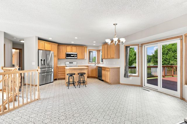 805 Daniel Drive, Belle Plaine, MN 56011