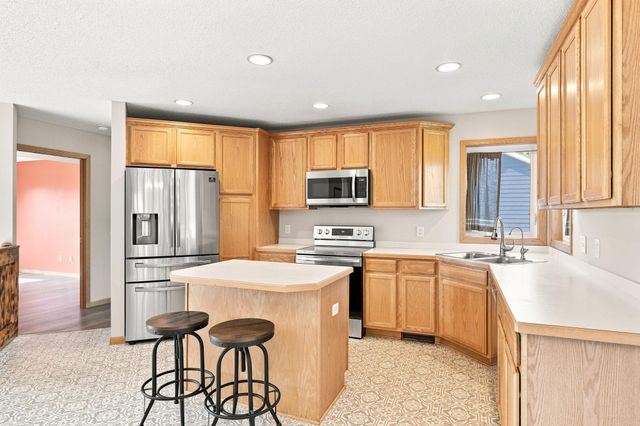 805 Daniel Drive, Belle Plaine, MN 56011