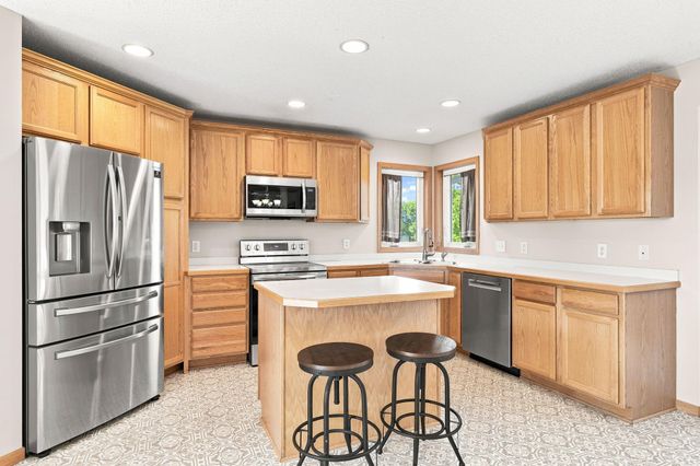 805 Daniel Drive, Belle Plaine, MN 56011
