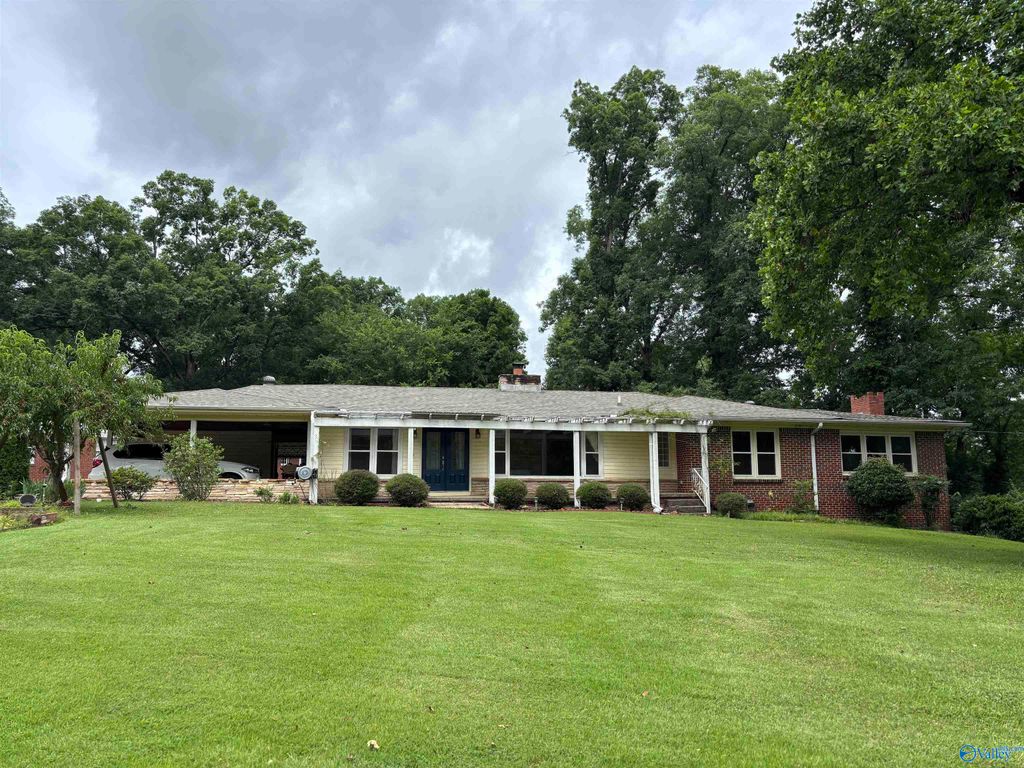 419 Country Club Drive, Gadsden, AL 35901