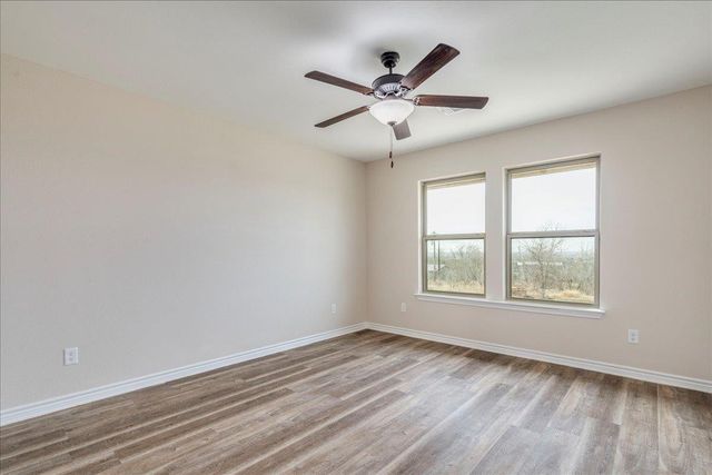 1092 Engelke RD, Niederwald, TX 78640