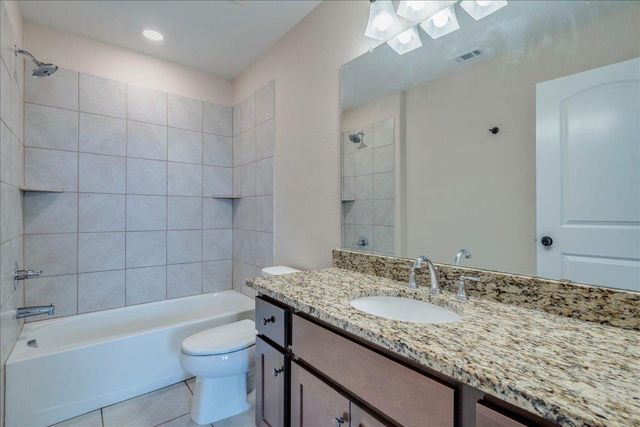 1092 Engelke RD, Niederwald, TX 78640