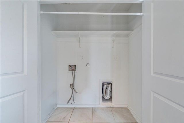 1092 Engelke RD, Niederwald, TX 78640