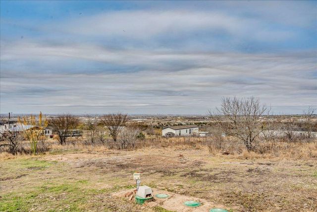 1092 Engelke RD, Niederwald, TX 78640