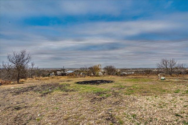 1092 Engelke RD, Niederwald, TX 78640