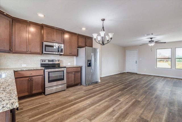 1092 Engelke RD, Niederwald, TX 78640