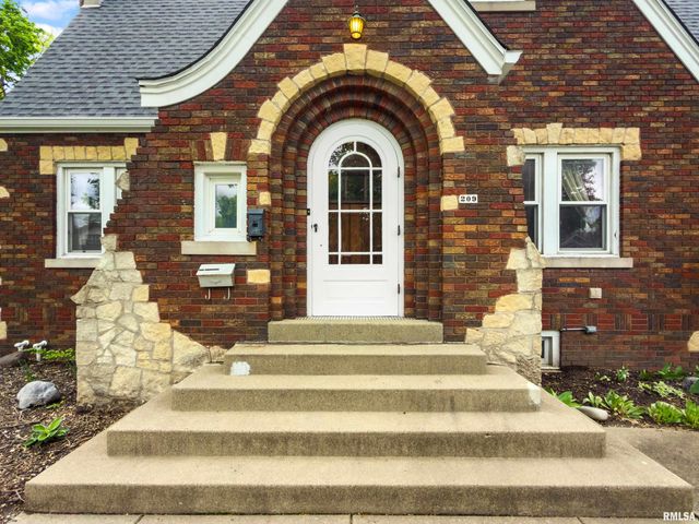 209 W HANSSLER Place, Peoria, IL 61604