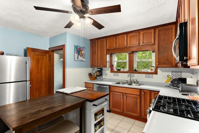209 W HANSSLER Place, Peoria, IL 61604