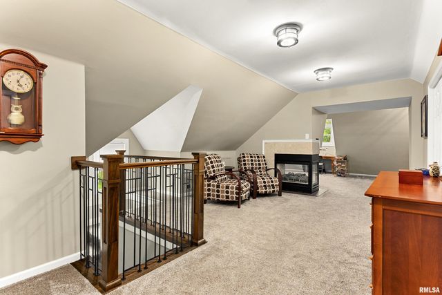 209 W HANSSLER Place, Peoria, IL 61604