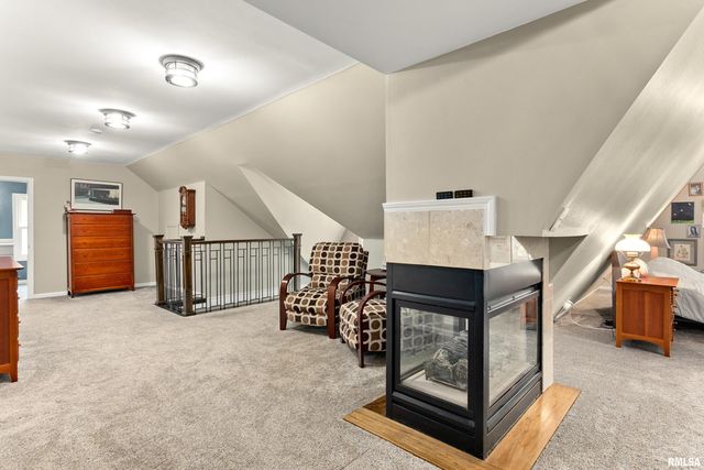 209 W HANSSLER Place, Peoria, IL 61604