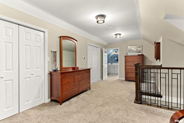 209 W HANSSLER Place, Peoria, IL 61604