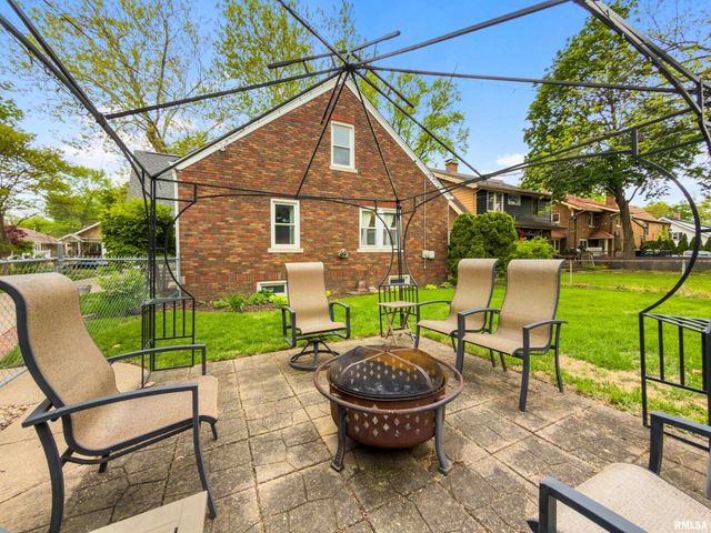 209 W HANSSLER Place, Peoria, IL 61604