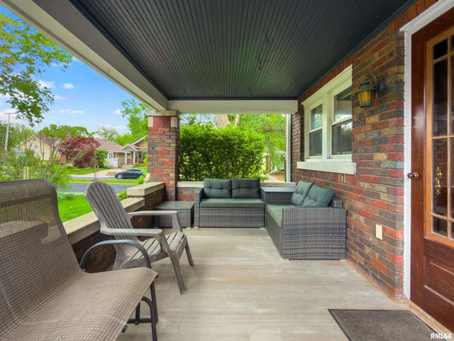 209 W HANSSLER Place, Peoria, IL 61604