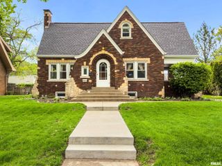 209 W HANSSLER Place, Peoria, IL 61604